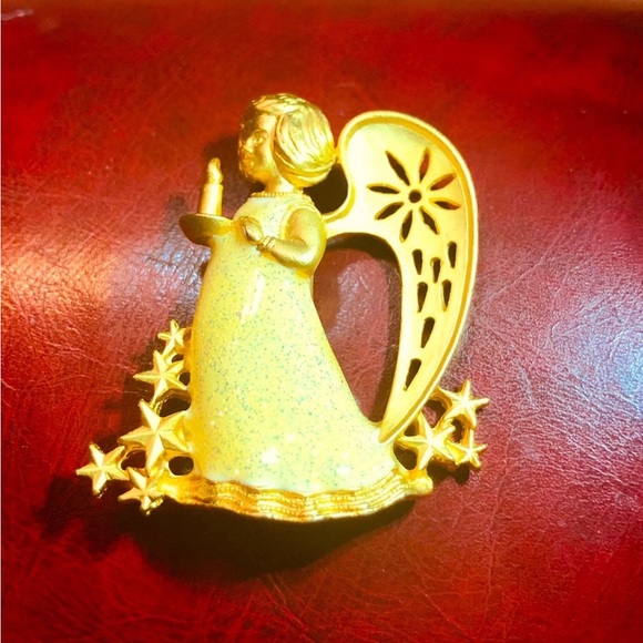 Vintage Angel Gold Enameled Brooch! - Picture 2 of 8